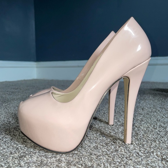 Nude Heels - Picture 1 of 4